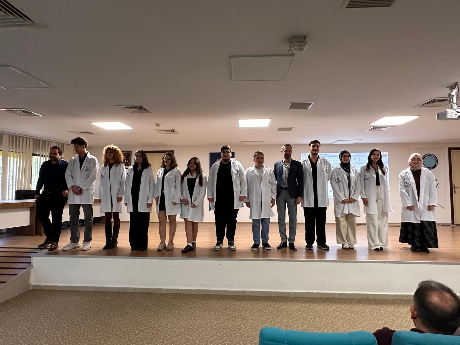 Bölümümüz 1. Sınıf Öğrencilerine Önlük Giyme Töreni Düzenlendi